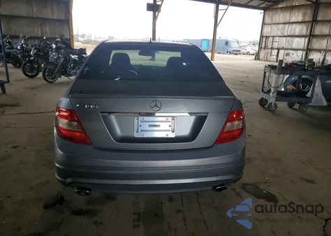 2011 Mercedes-Benz C 300 z USA, uszkodzony, nr VIN WDDGF5EB9BF656918